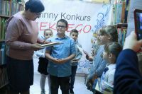 Gminny konkurs pięknego czytania w bibliotece w Czarnem